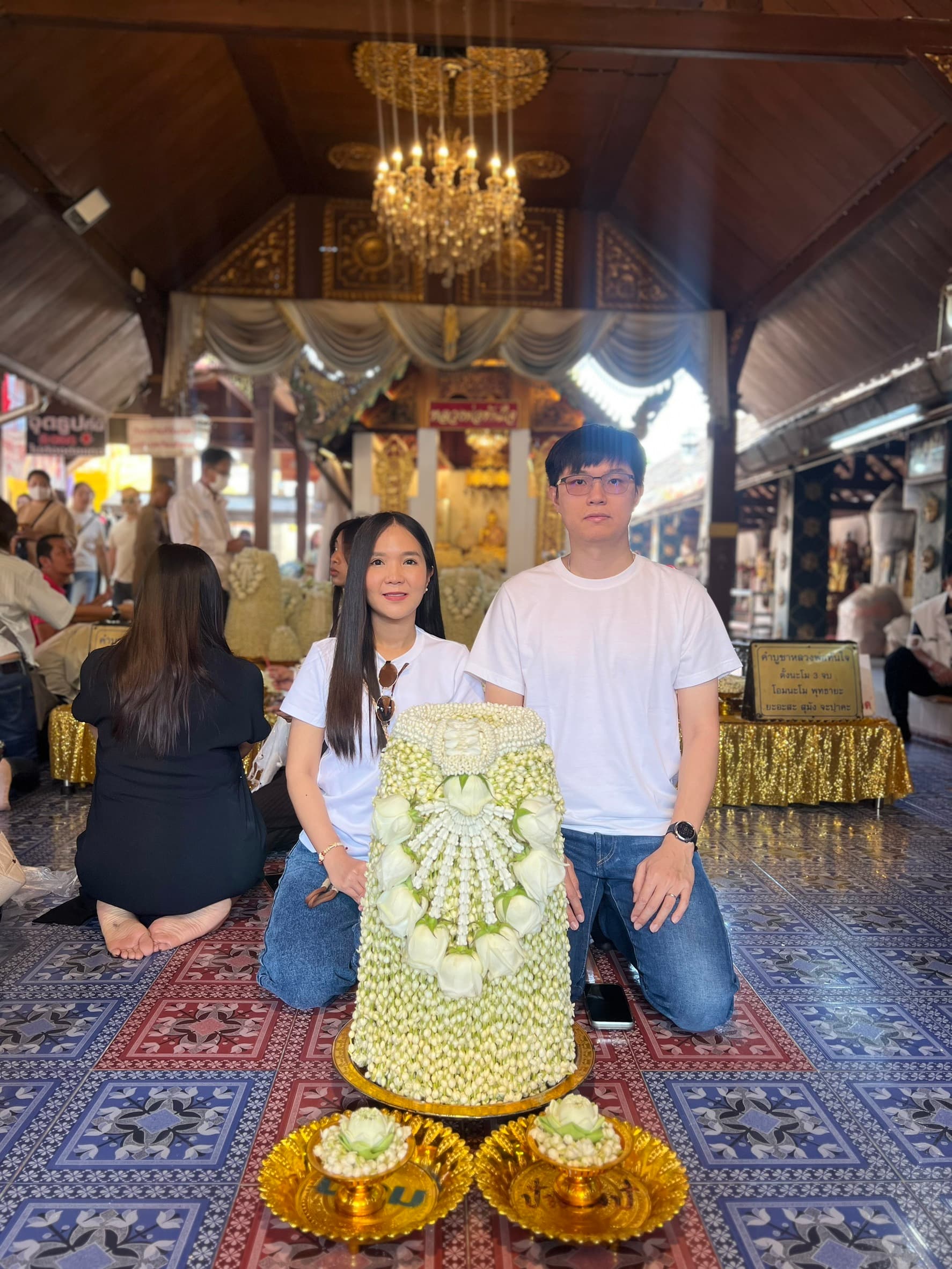 ลูกค้าคู่กับพานมะลิหน้าพระ